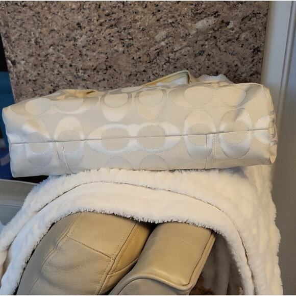 Coach Cream Shoulder Bag with Monogram and Gold Hardware D1120-16289 - Picture 6 of 15